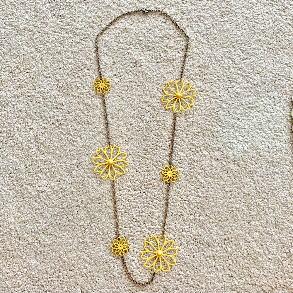 Daisy Cutout Necklace